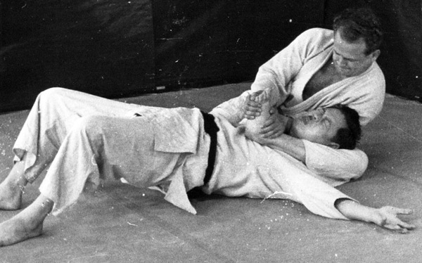 Moshe Feldenkrais practices judo