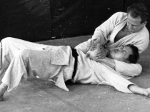 Moshé Feldenkrais practices judo